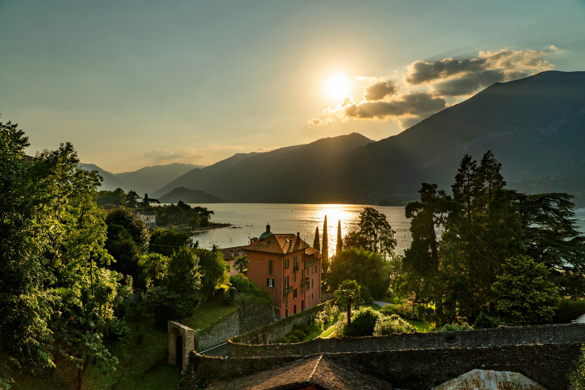 Lake Como vs. Lake Garda: A Decision Guide for 2026