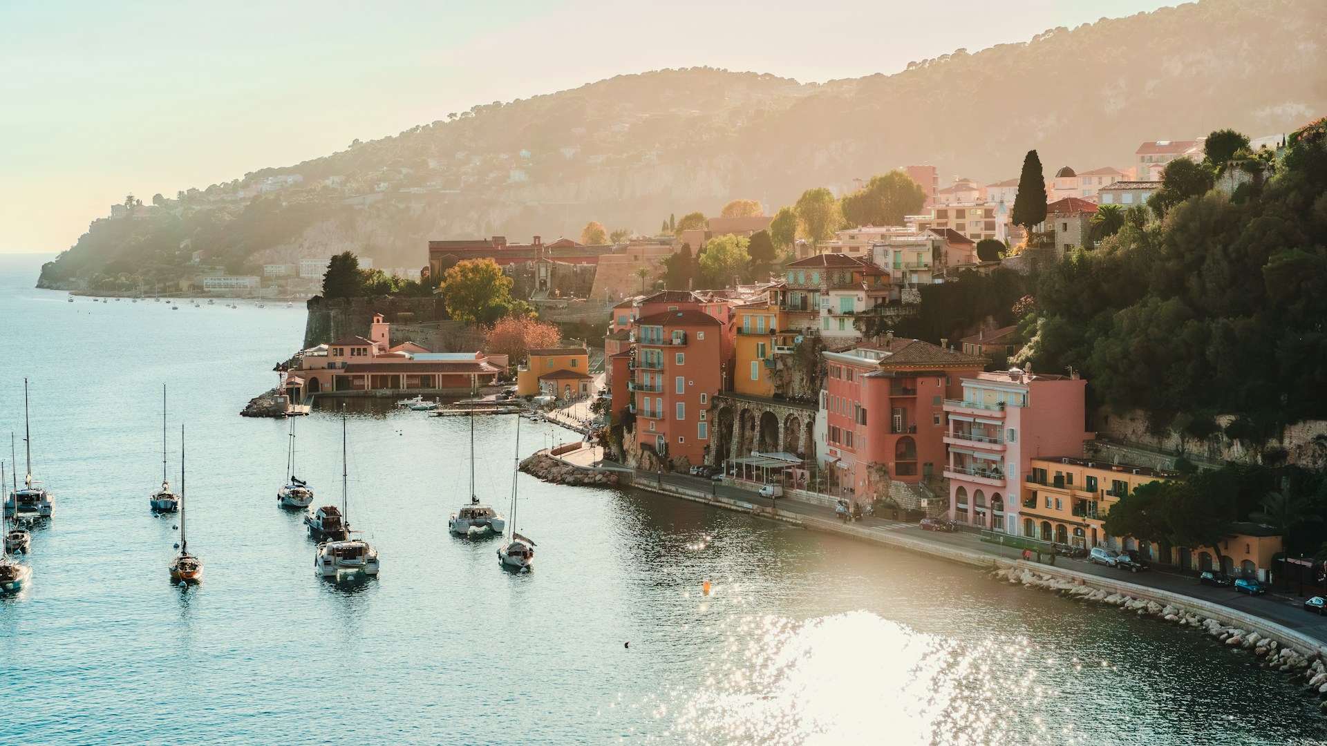 Provence or the Côte d'Azur? Inland Calm or the Riviera in 2026
